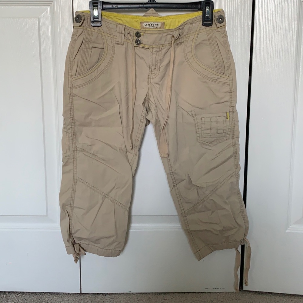 khaki capris